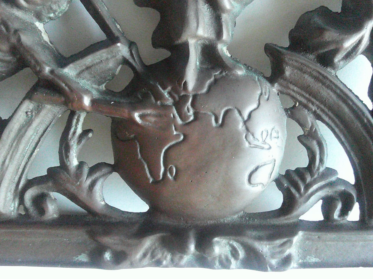 19 DE EEUWS BRONZEN ORNAMENTJE