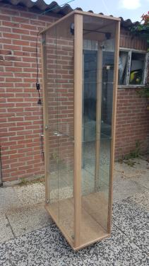 Vitrinekast met verlichting