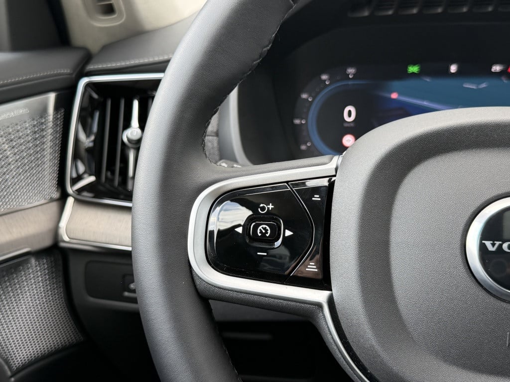 Volvo XC90 t8 455pk recharge ultra dark| full options black edition| trekha