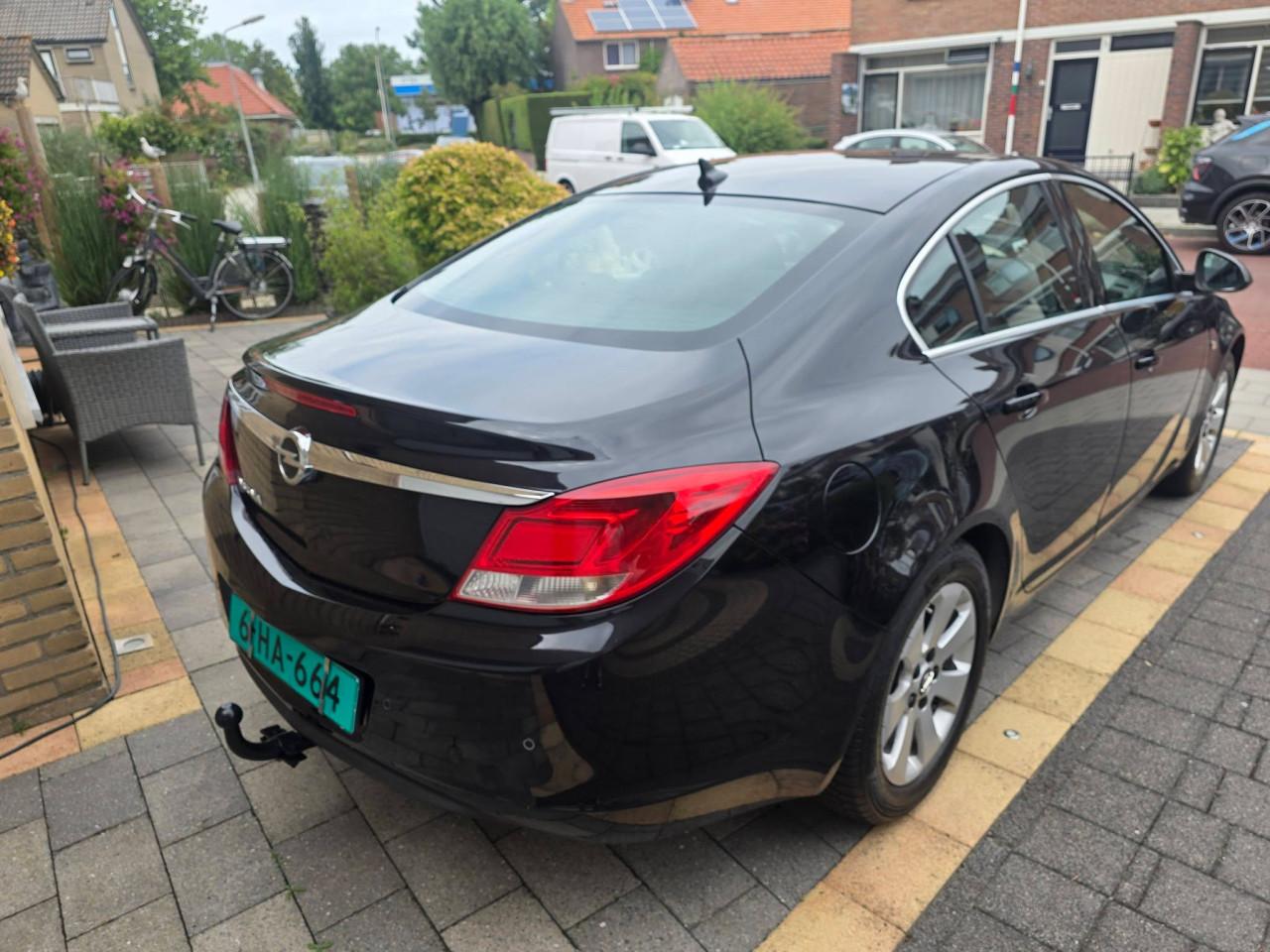 Tekoop zeer nette Opel Insignia 1.8i Cosmo  bj 2010