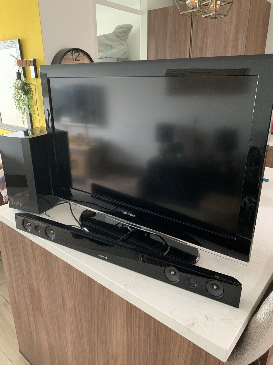 37 inch tv en surround set