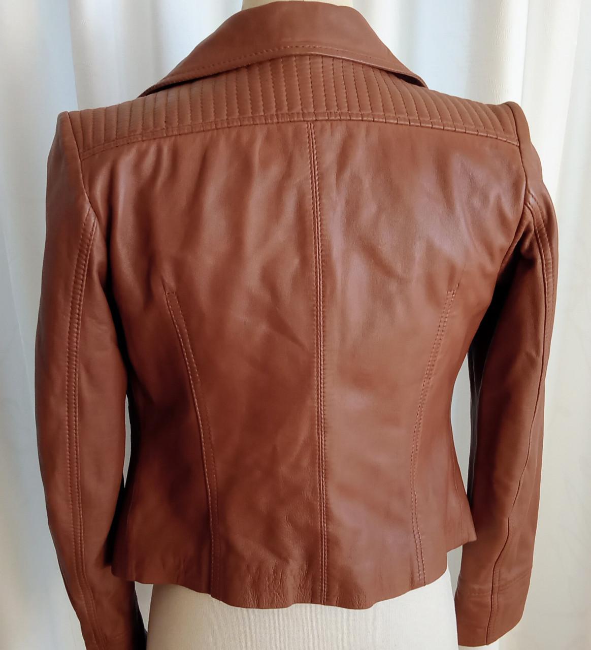 Stijlvol bruin leren jasje van het merk StudioAR.