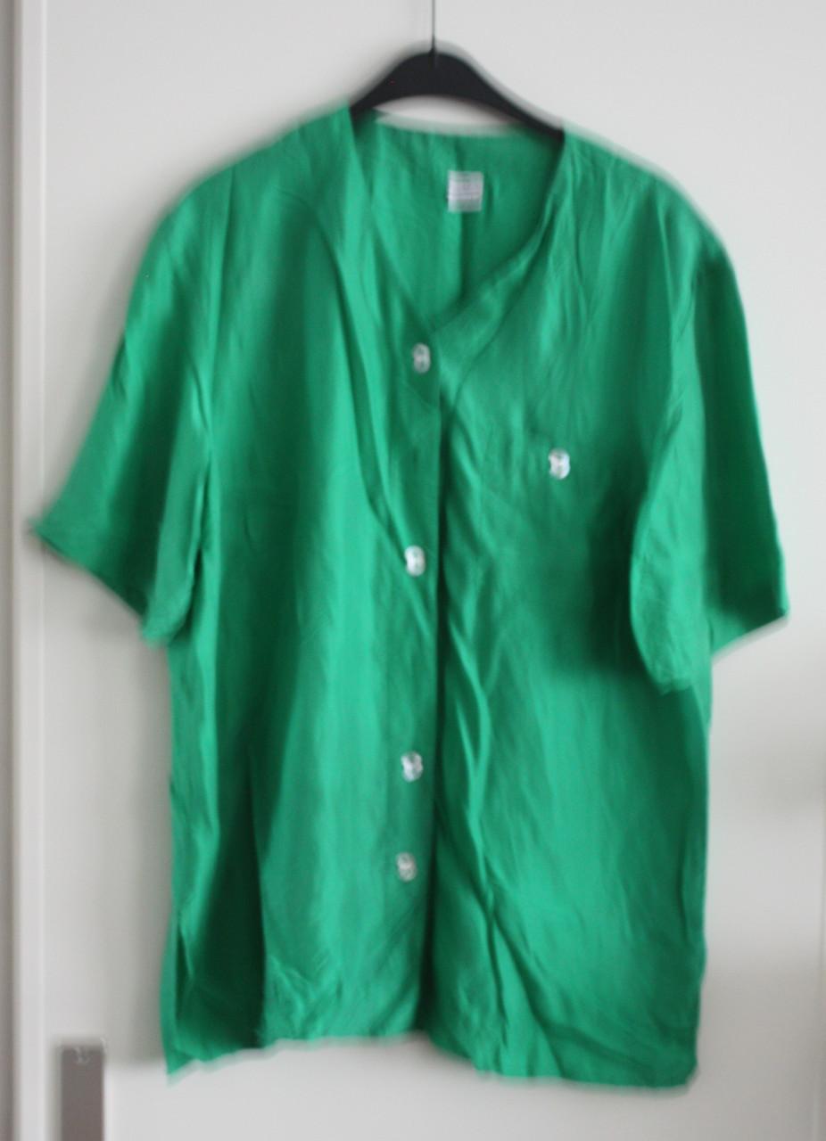 Groene glimende blouse  maat 44