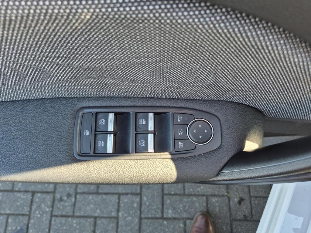 Renault Captur 1.3 mild hybrid 160 edc automaat techno camera, stoel/stuur 