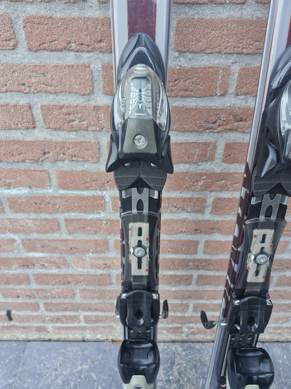 Skies Atomic 160 cm