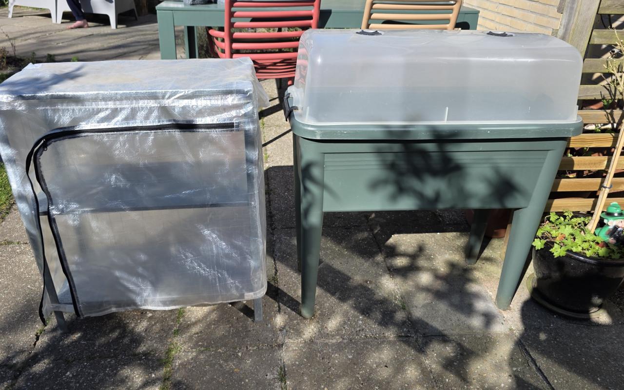 Kweektafel Elho en Ikea kasje Hyllis