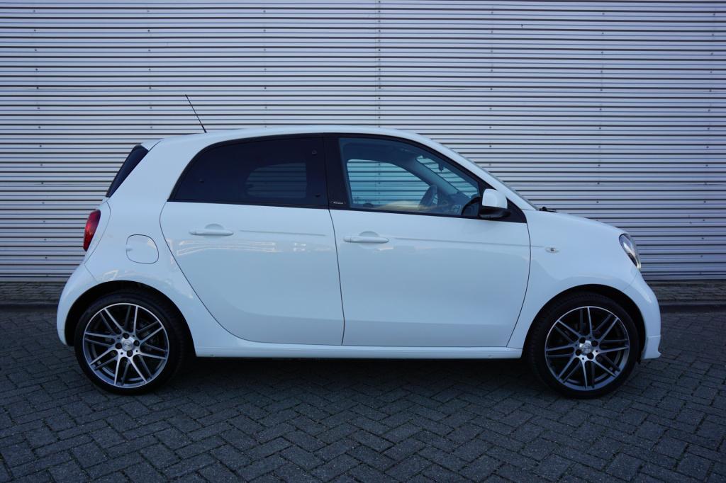 Smart Forfour 1.0 t brabus automaat panoramadak / navi / cruise / camera / 