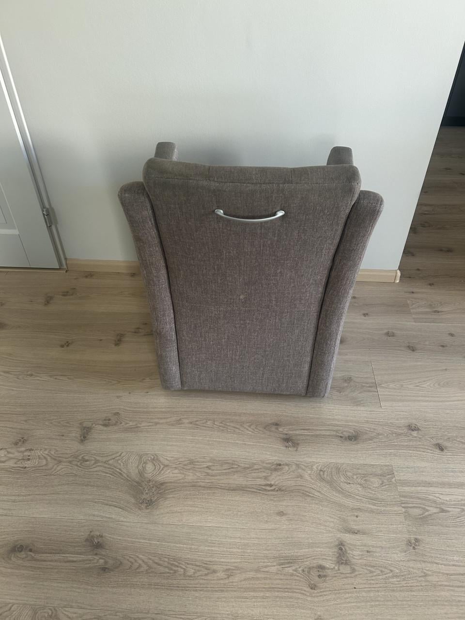 Gratis 6 stoelen af te halen