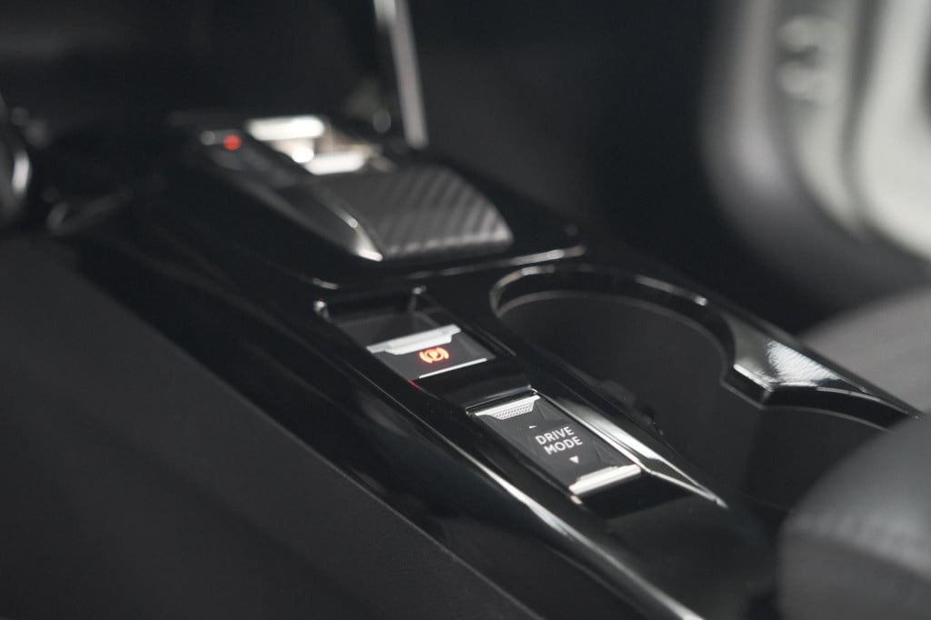 Peugeot 208 puretech 100 eat8 allure pack | camera | navigatie | apple carp