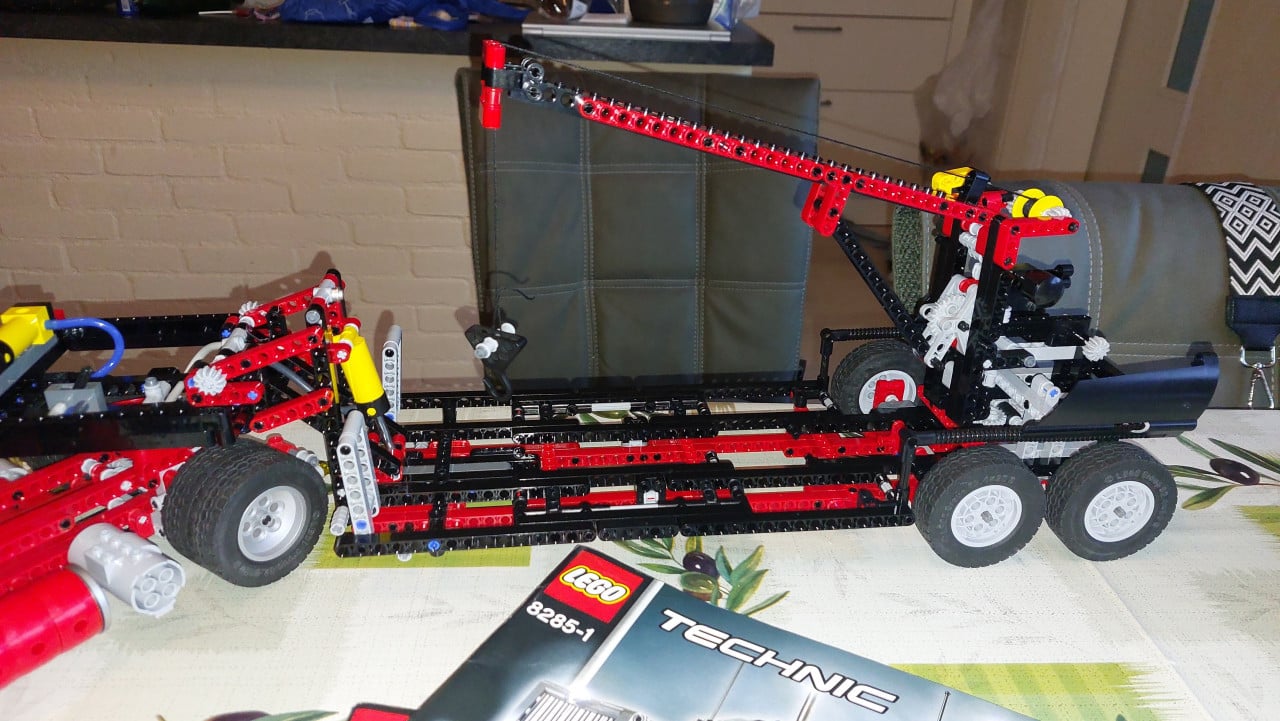 Lego technic 8285 vrachtwagen met oplegger