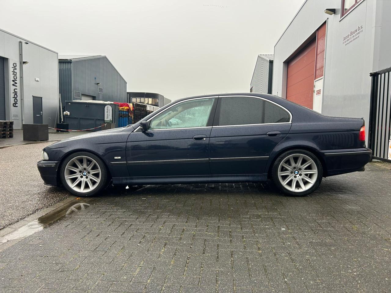 BMW 5-serie 523i Executive MEENNEEMPRIJS! AUTOMAAT/NW ALLS BANDEN/CLIMATE