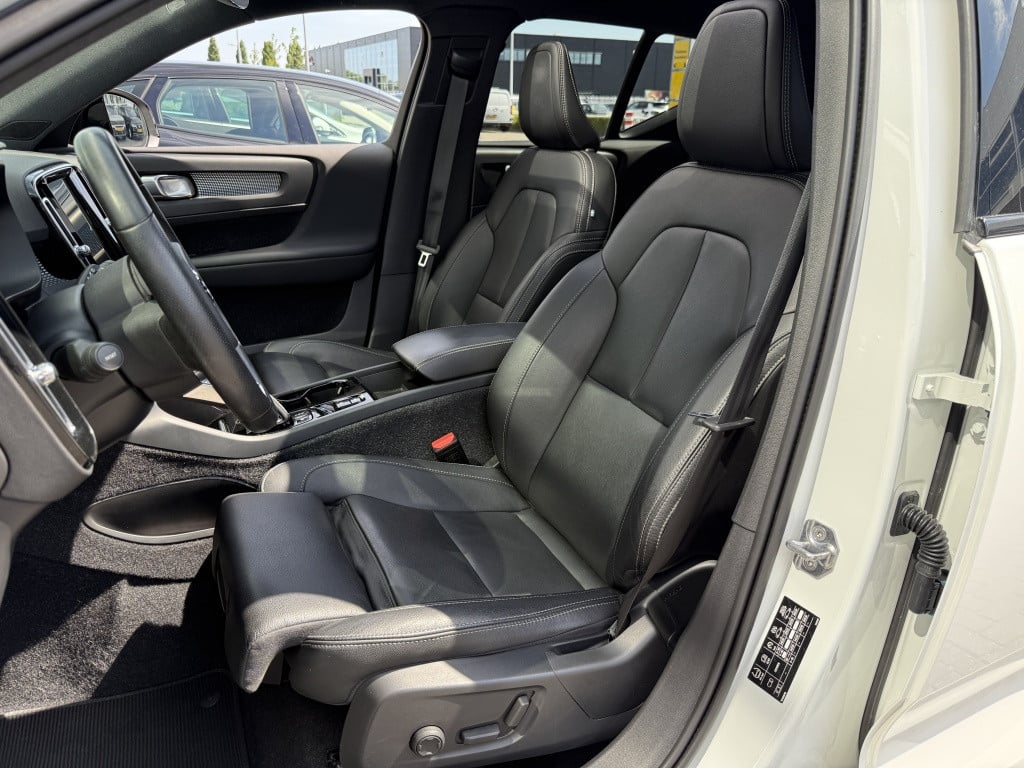 Volvo XC40 t5 262pk recharge r-design | panodak| adap.cruise| 360camera| el