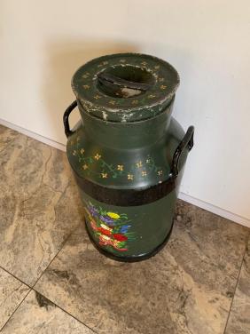 Beschilderde melkbus