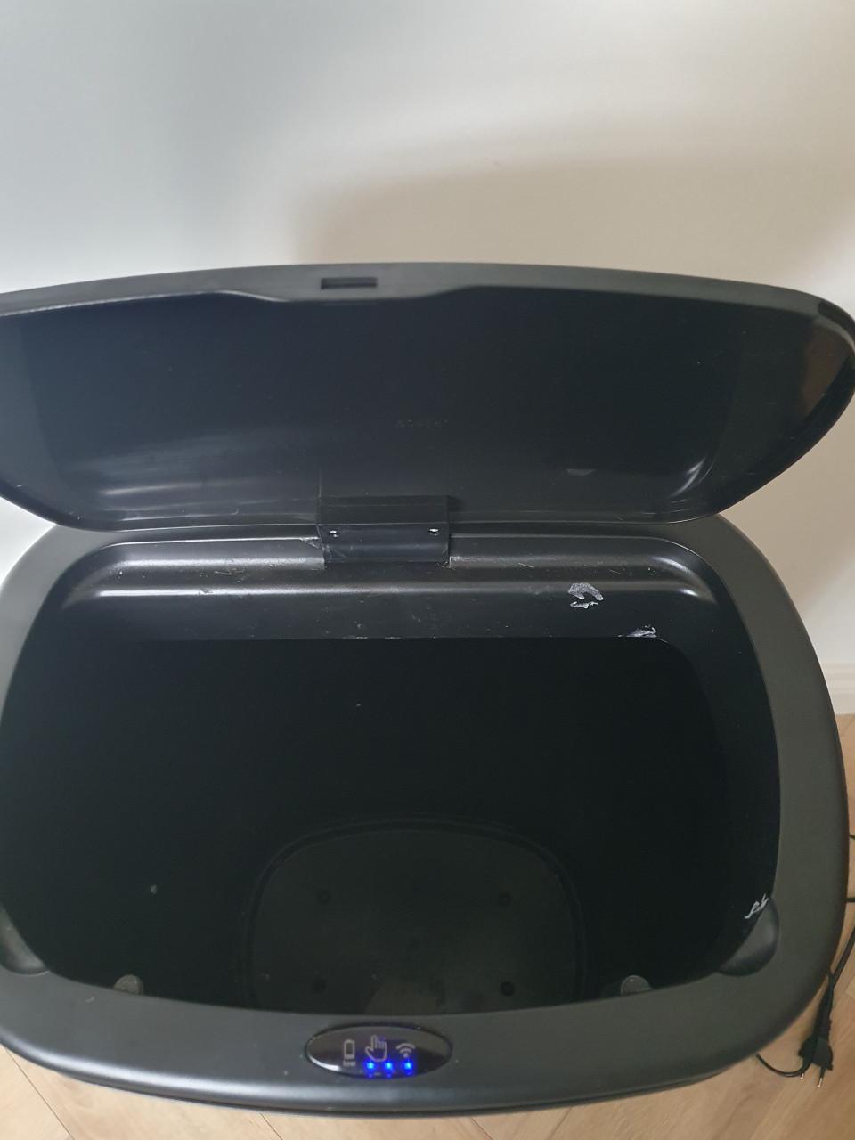 Zwarte Bayt prullenbak 60 L met sensor |gebruikt, werkt goed