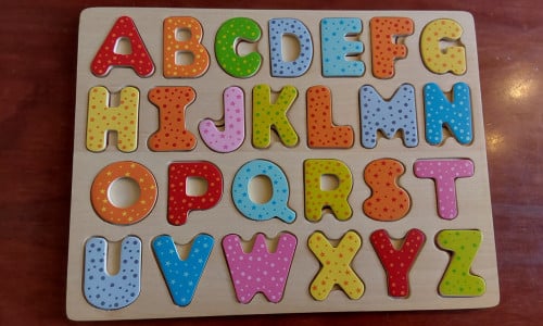 Houten alfabet puzzel