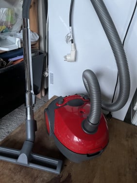 Bestron ABG100RB Compacto Stofzuiger 1300w als nieuw weinig gebruikt
