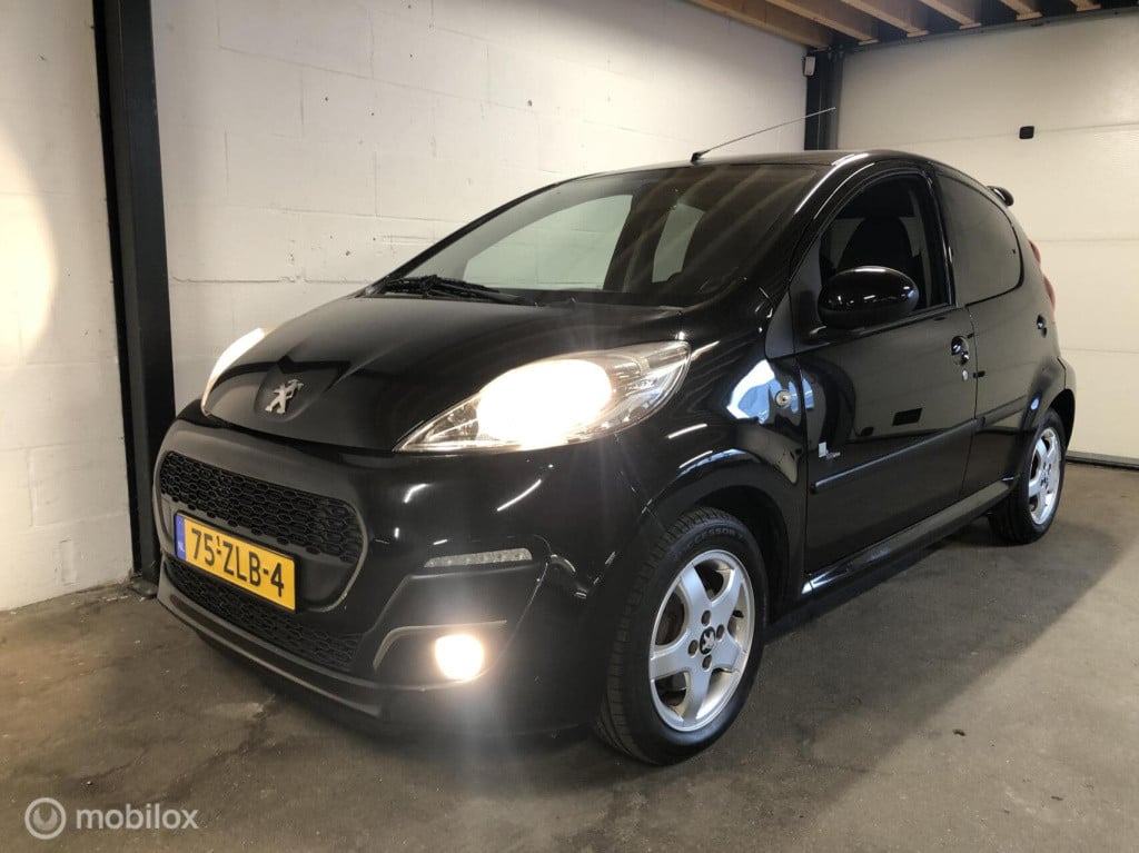 Peugeot 107 1.0 black & silver