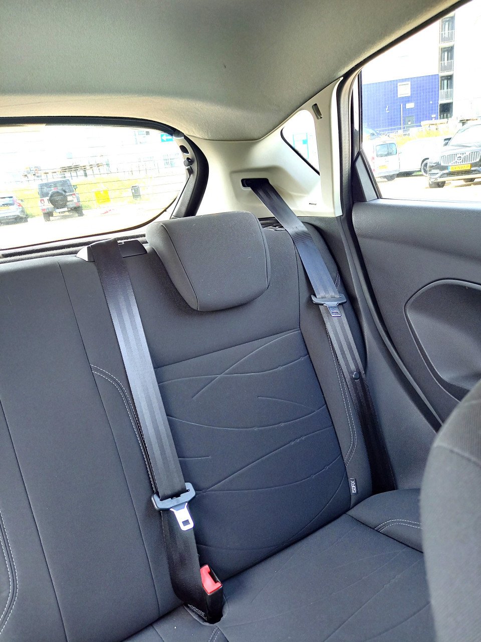 Wegens verhuizing overcompleet geworden ford Fiesta autom. 58400 km