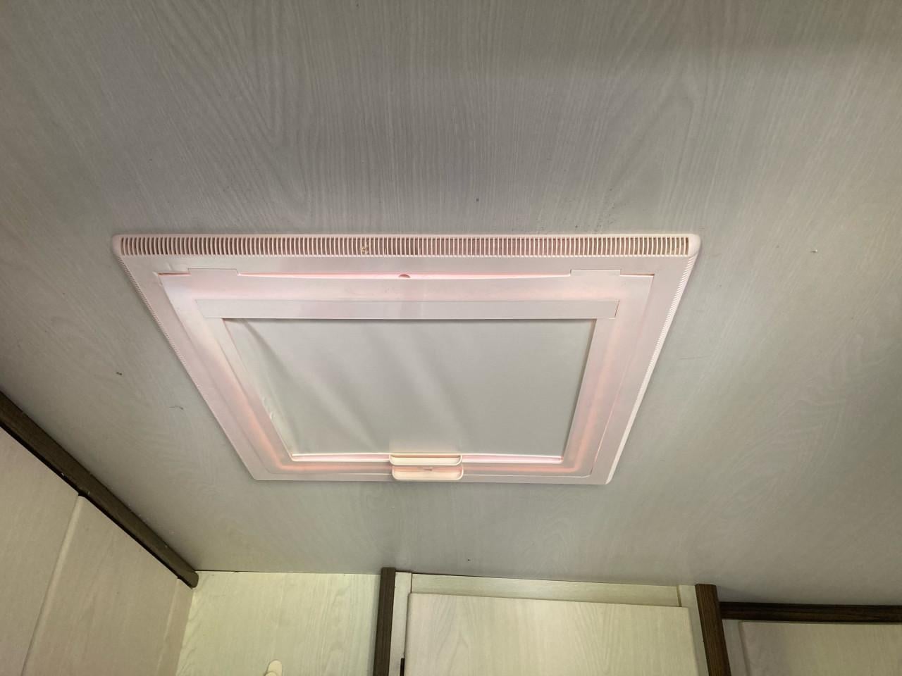 Hobby 400 met badkamer en rondzit