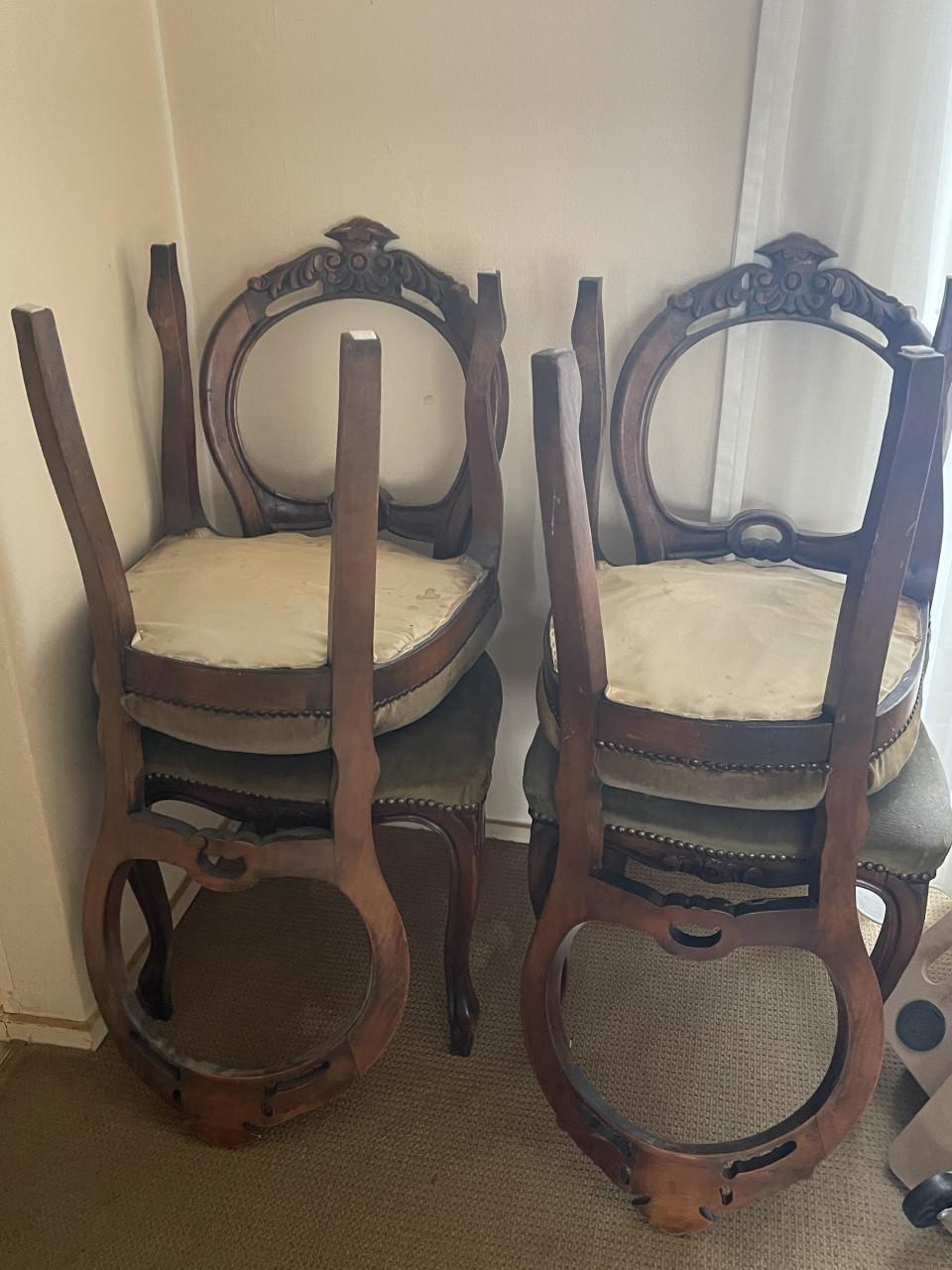Gratis 4 antieke stoelen