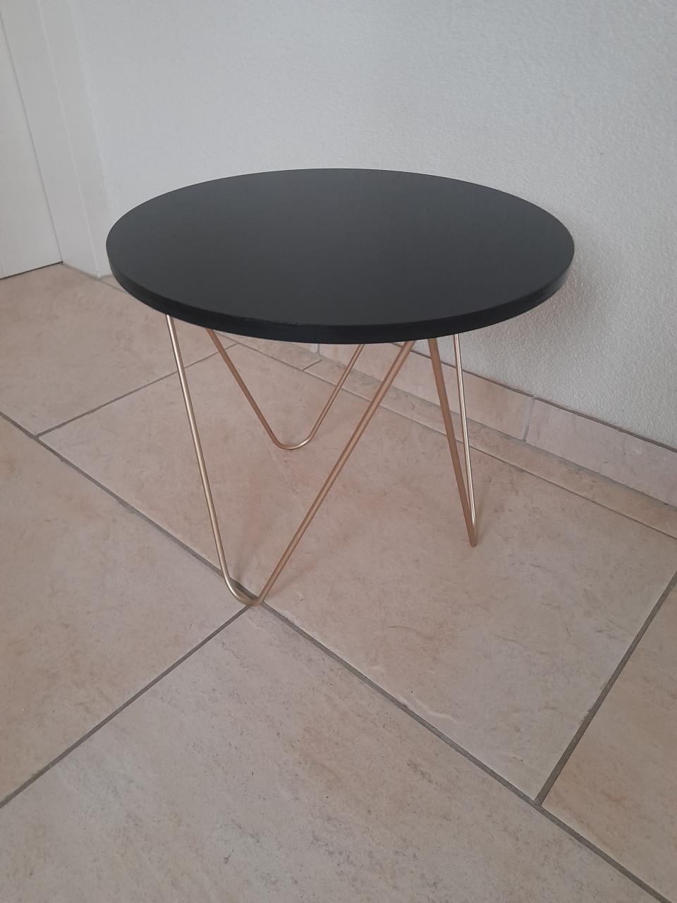 Bijzet tafeltje 35 doorsnede en 31 hoog (in goede nette staat )