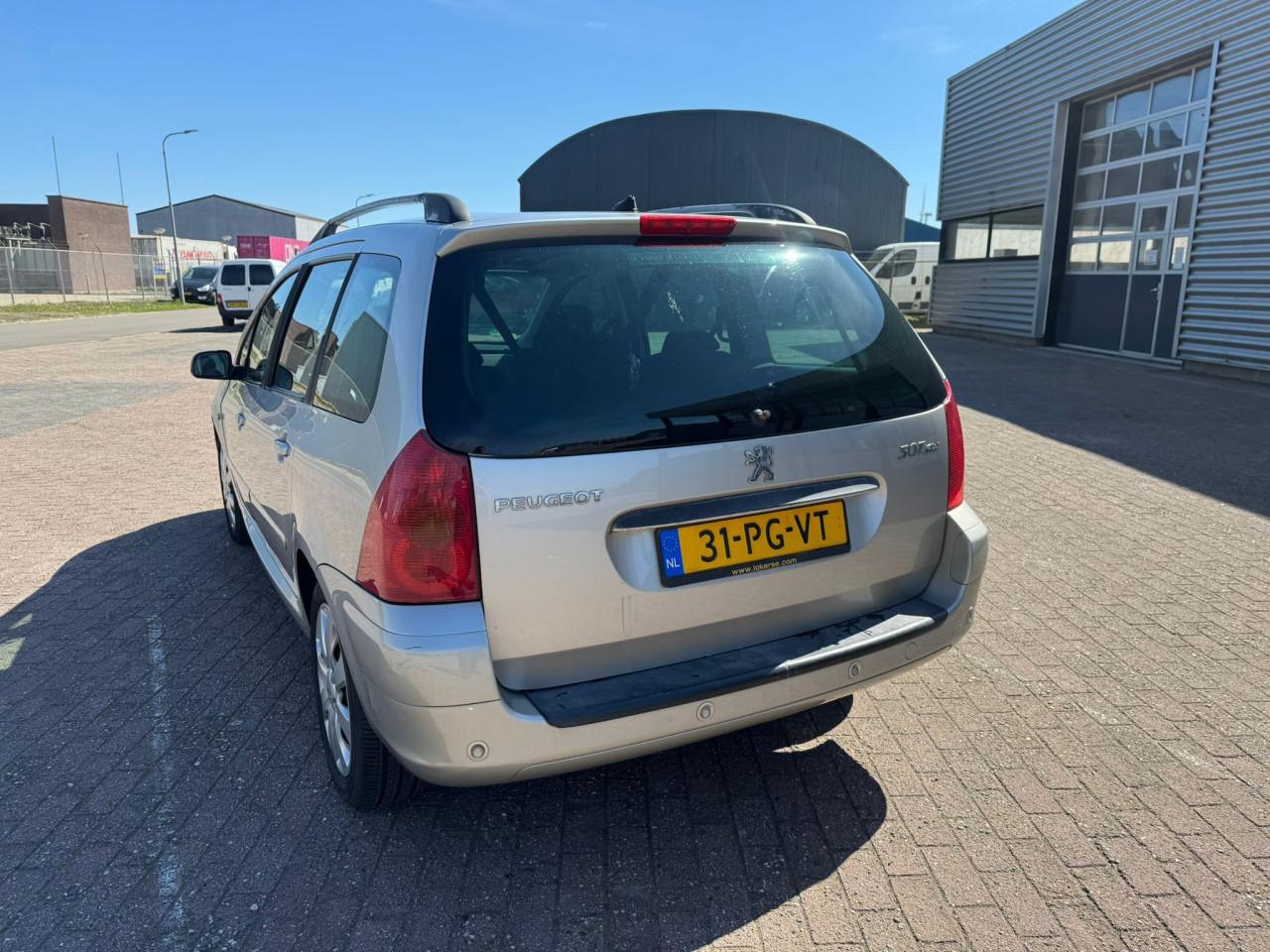 Peugeot 307 7 persoons bj 2004  1000 euro
