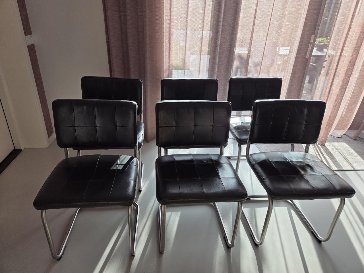 Zes eetkamerstoelen