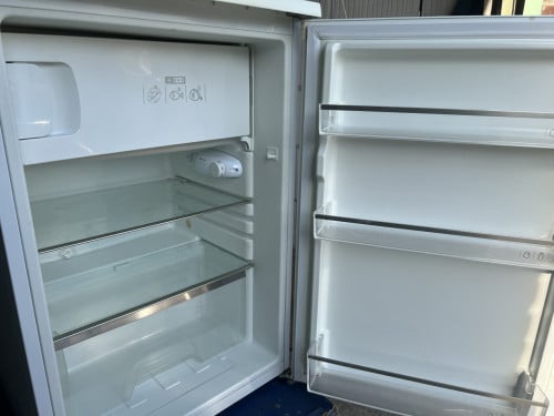 Tafelmodel koelkast met vriesvak 85x55 cm. Energieklasse A++.Schoon  netjes