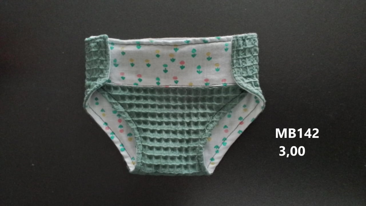 Leuke poppenkleertjes baby born. luiertje. Opbrengst KiKa.