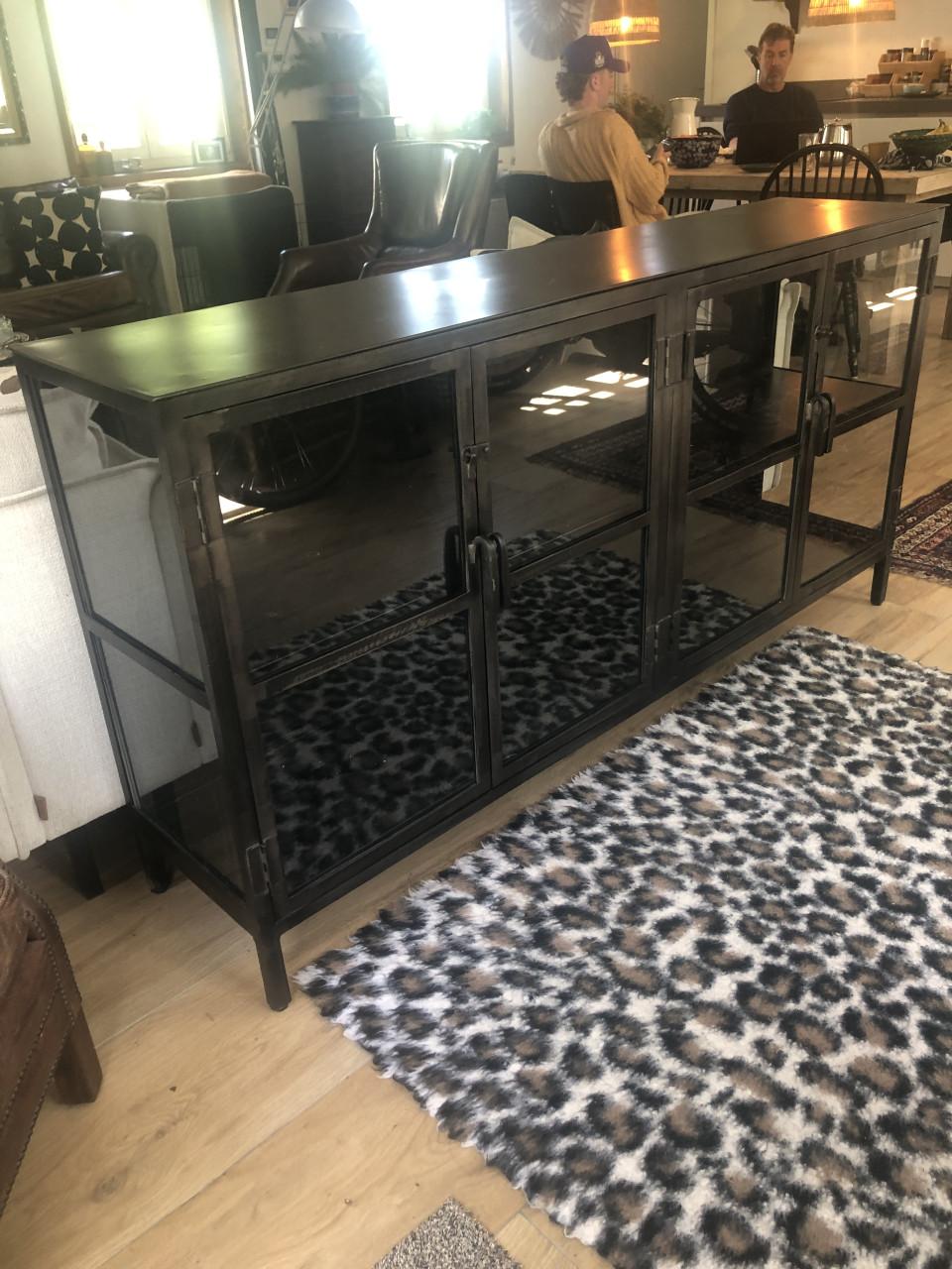 Industrieel Dressoir