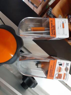 Nieuwe cmt freestafel met 2400w bovenfrees,+ 2 GRATIS freesjes  v 1550 euro