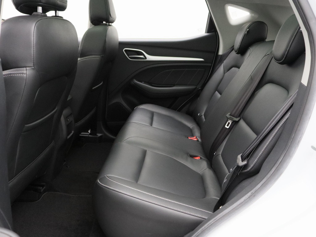 MG Zs-ev luxury 45 kwh | leder | navi | panoramadak | camera | apple carpla