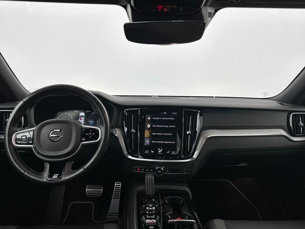 Volvo V60 t6 340pk recharge r-design| achteruitrijcamera| trekhaak| adap.cr