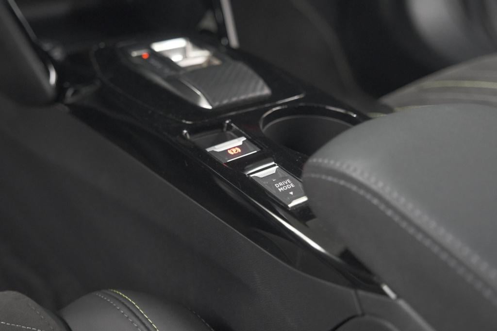 Peugeot 2008 puretech 130 eat8 gt | 360 camera | stoelmassage | adaptieve c