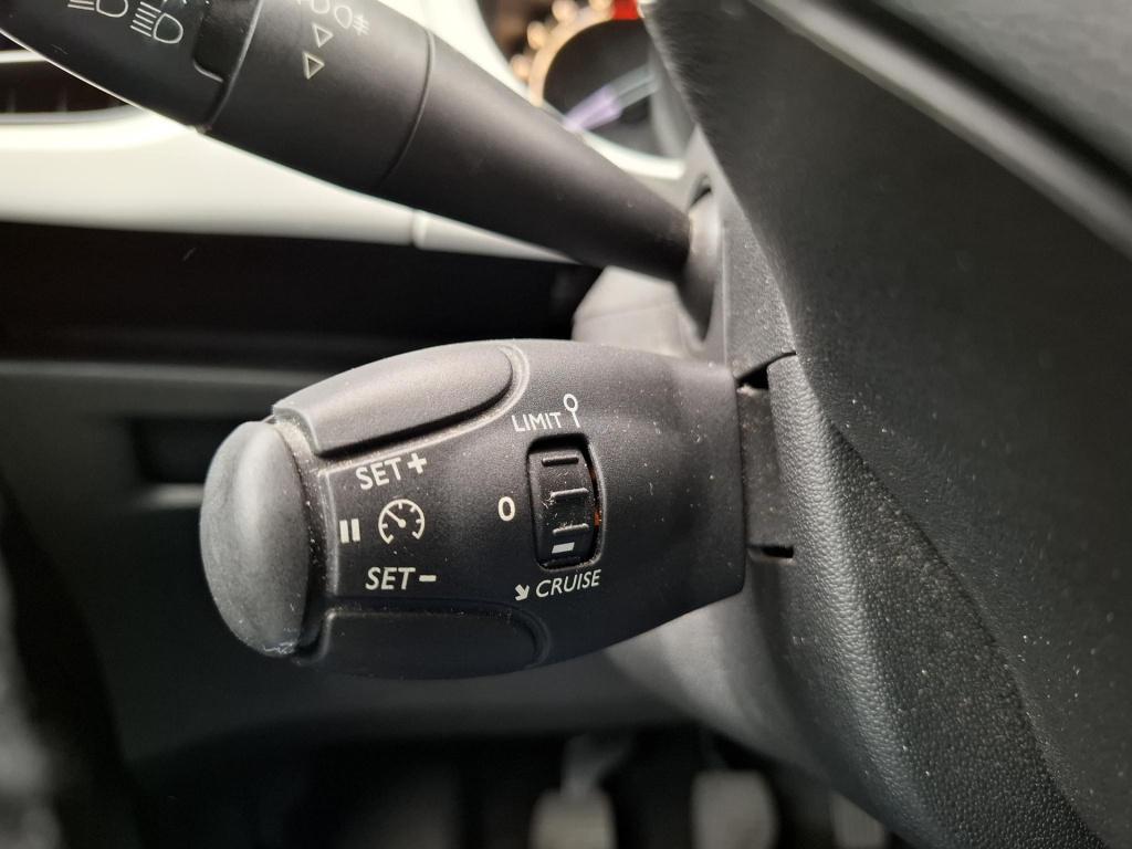 Citroen C3 1.4i selection clima/lmv/trekhaak lage km.stand!