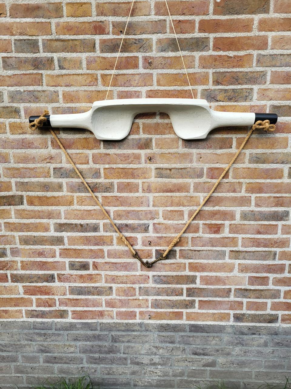 Antiek juk met kopere haken