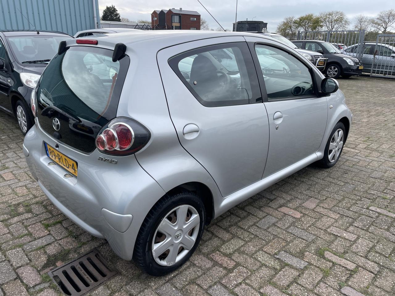 Toyota aygo 1.0 12v comfort navigator 5 deurs