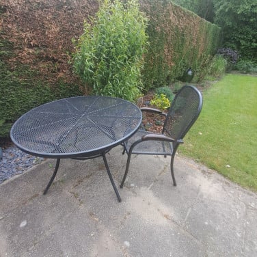 Stevige Tuintafel (ijzer) en 4 stoelen ( ijzer)