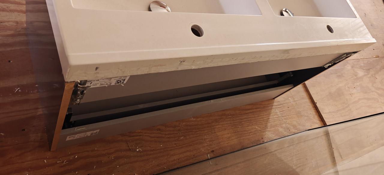 Gratis af te halen dubbele wasbak met kast
