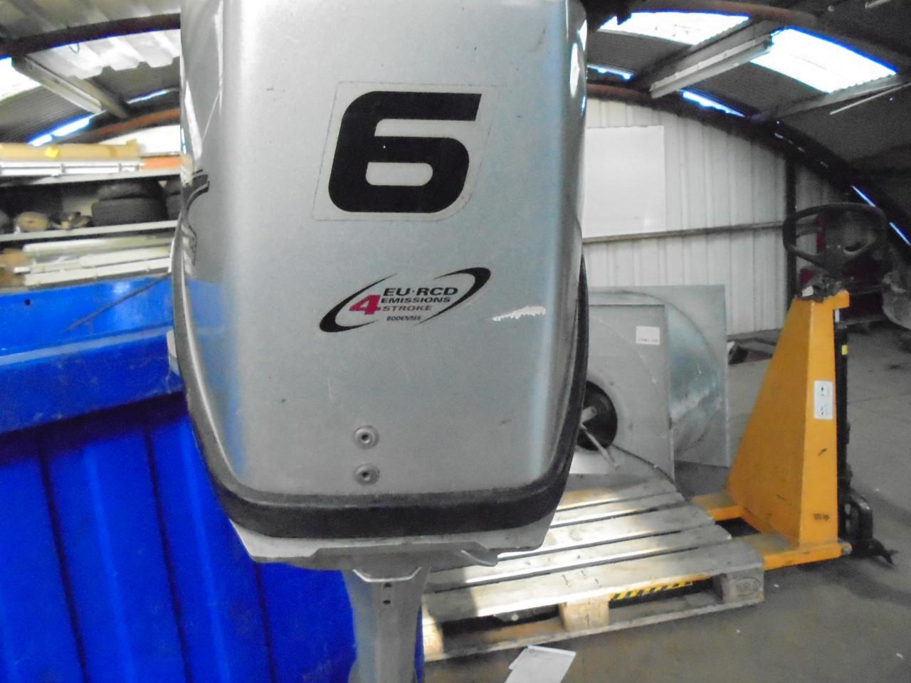 Honda buitenboord Motor met een vermogen van 4.4 Kw  ( 6 Pk ) gewoon nieuw