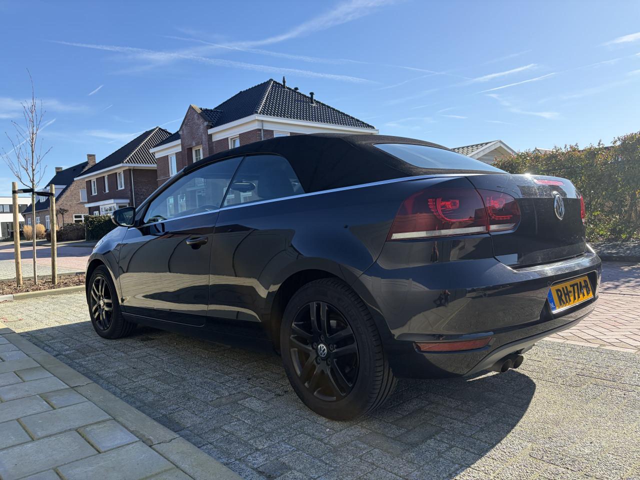 Volkswagen Golf 1.4 TSI CABRIO  160PK 7-DSG 2011 Zwart met achteruitrijcam.
