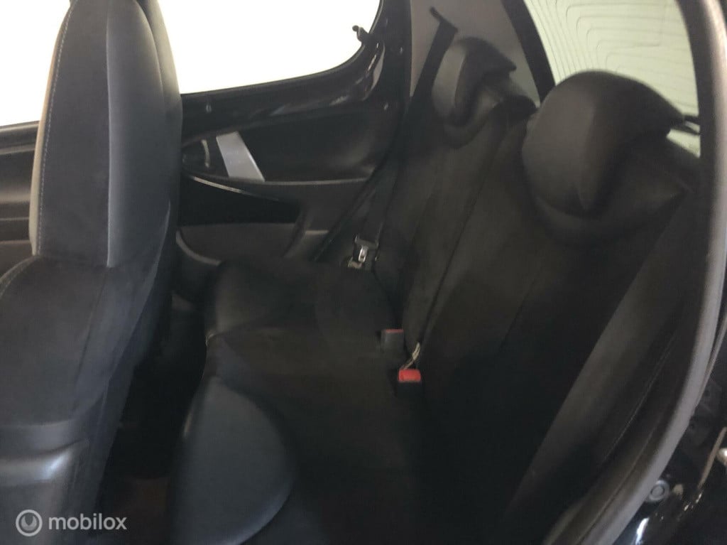Peugeot 107 1.0 black & silver