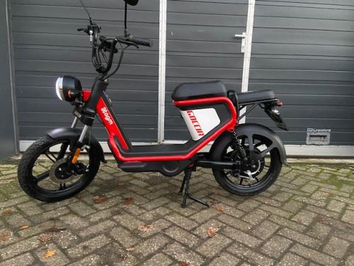 Schitterende dem agm goccia maar 131 km zwart rood elektrische tomos puch