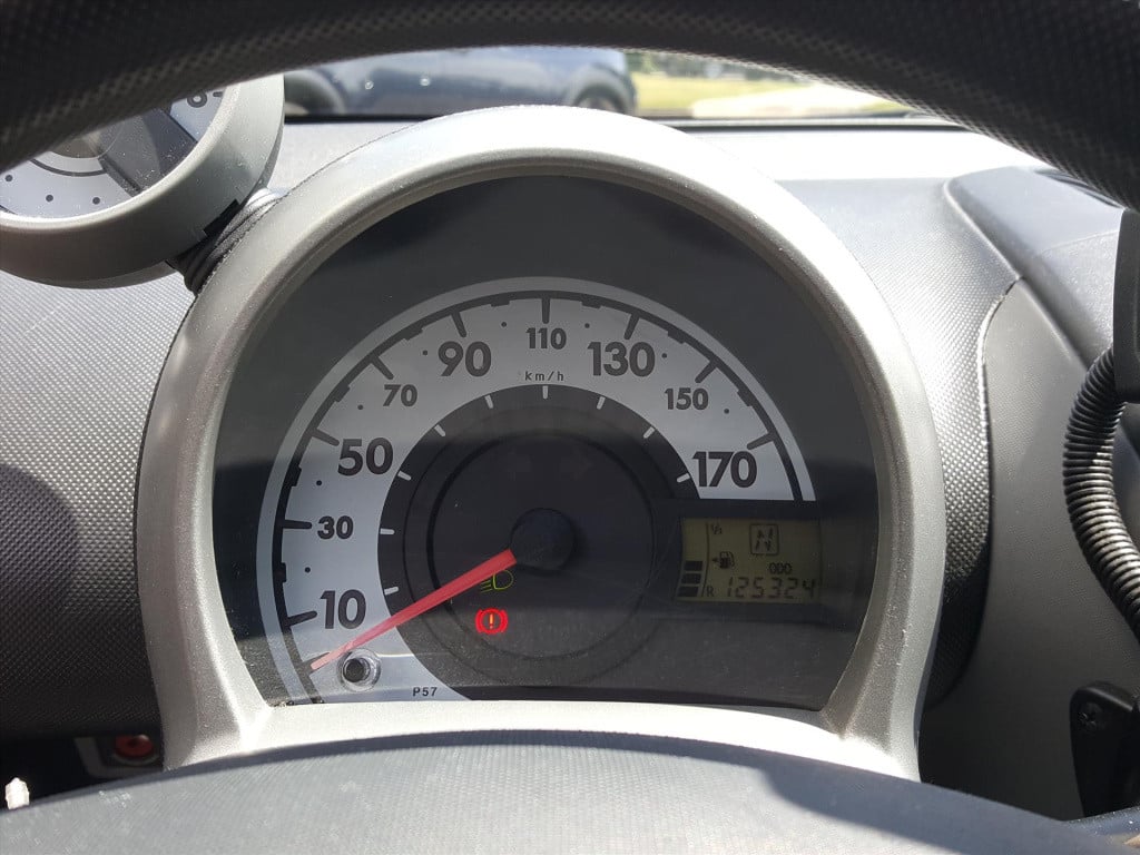 Peugeot 107 1.0 12v 5d 2-tronic automaat airco | lm-velgen | radio met cd-s