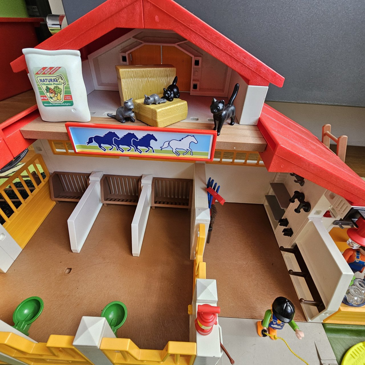Playmobil manege springwedstrijd paardentrailer met auto