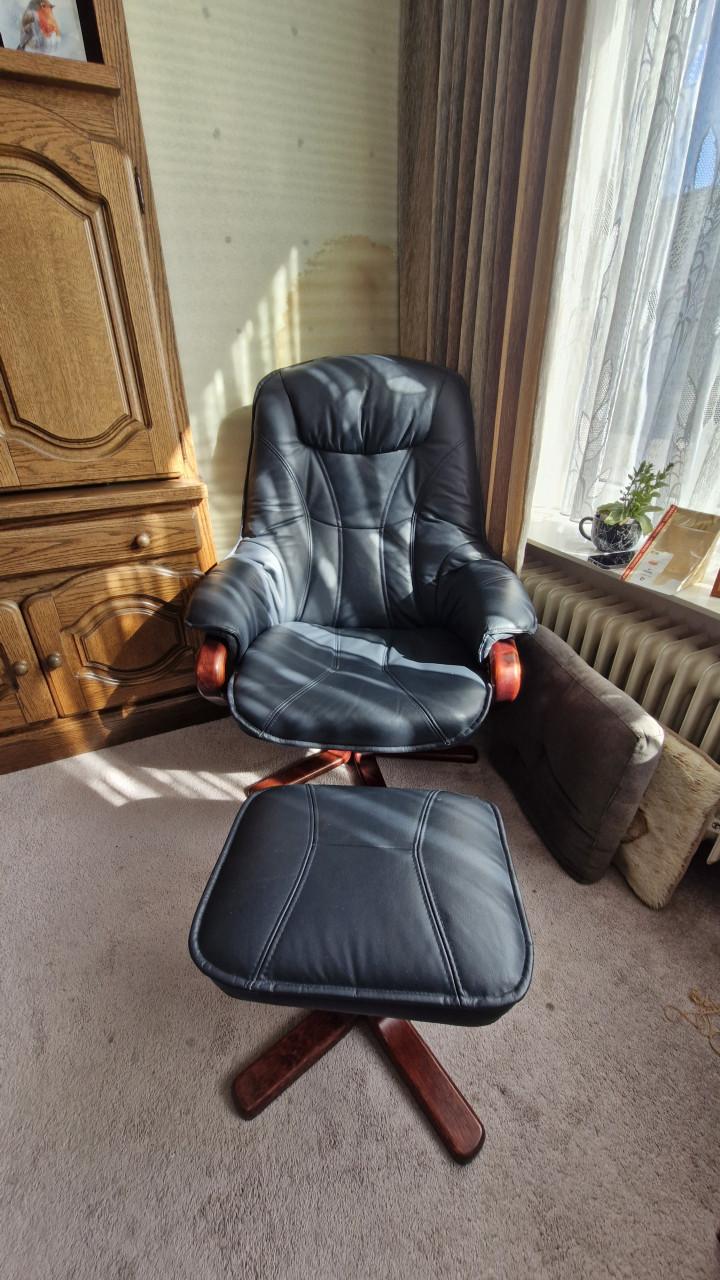 Draaistoel met voetensteun/poef