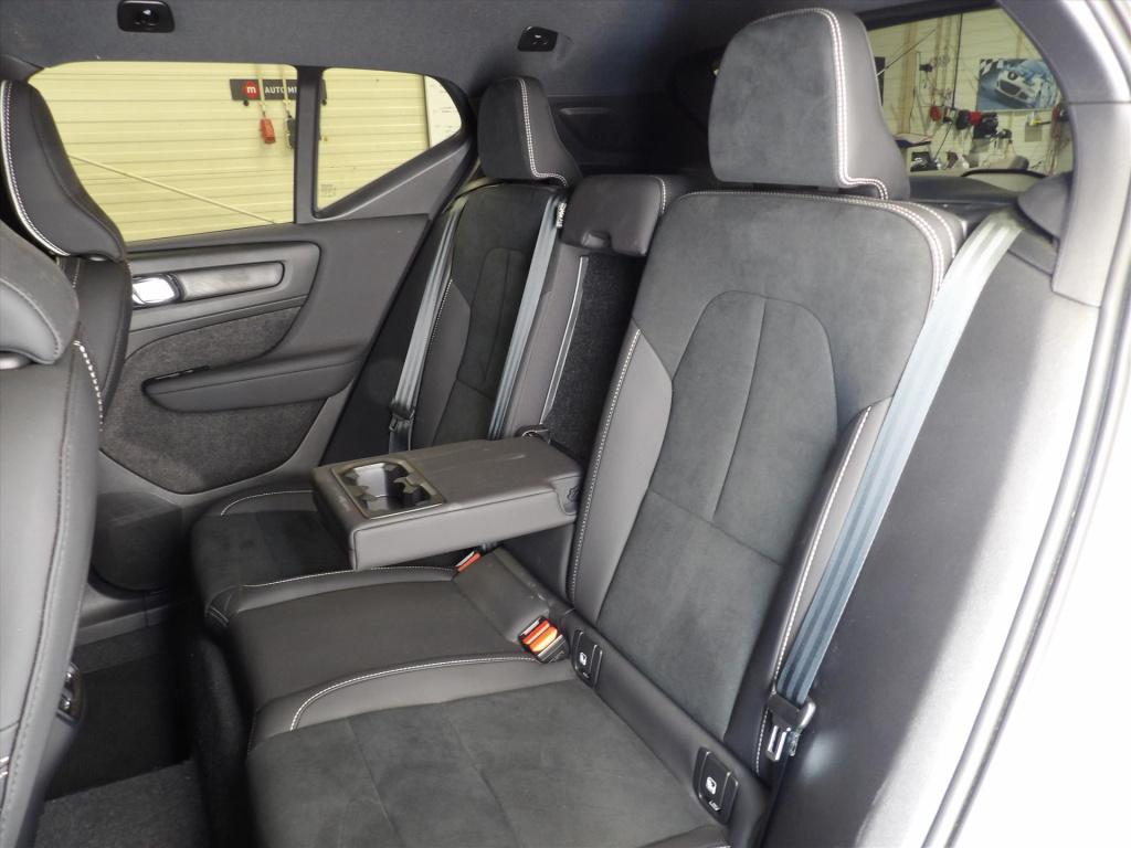 Volvo XC40 b3 163pk mild hybrid aut plus dark