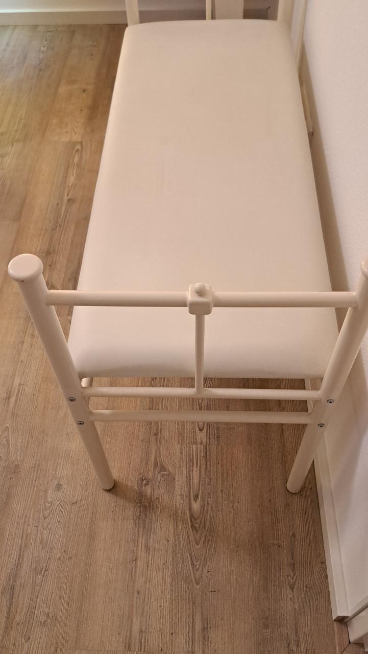 Mooie en stevige zitbank voor de hal, slaapkamer enz.