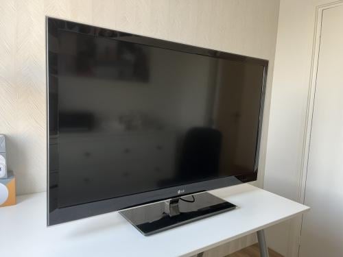 LG 47 inch TV