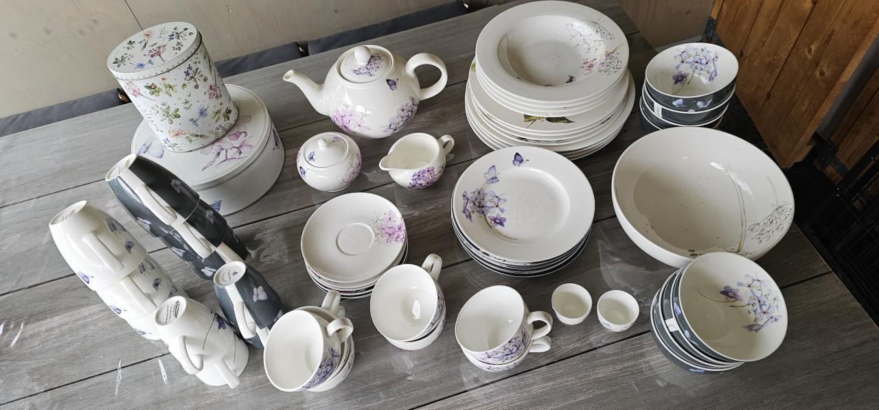 Uitgebreid servies Marjolein Bastin